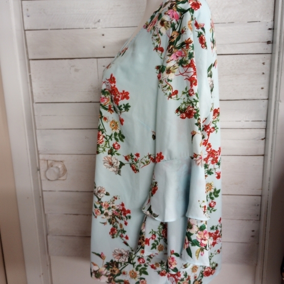 Floral Print Bell Sleeve Top - Picture 2 of 11